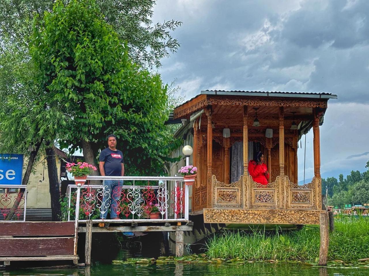Hotel White House Group Of Houseboats à Srīnagar Extérieur photo