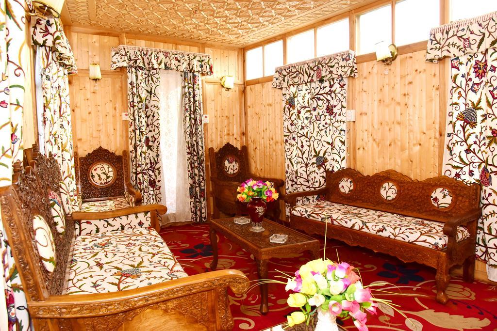 Hotel White House Group Of Houseboats à Srīnagar Extérieur photo