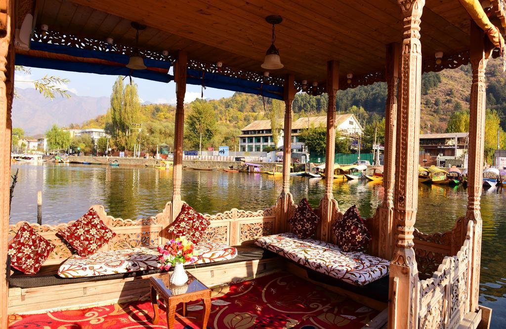Hotel White House Group Of Houseboats à Srīnagar Extérieur photo