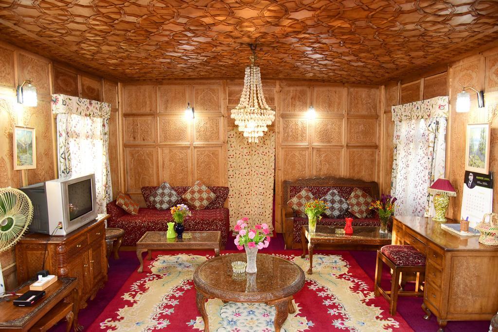 Hotel White House Group Of Houseboats à Srīnagar Extérieur photo