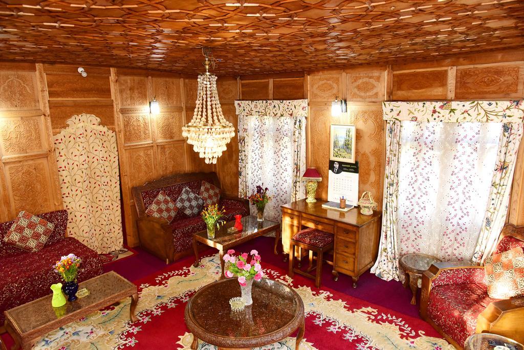 Hotel White House Group Of Houseboats à Srīnagar Extérieur photo