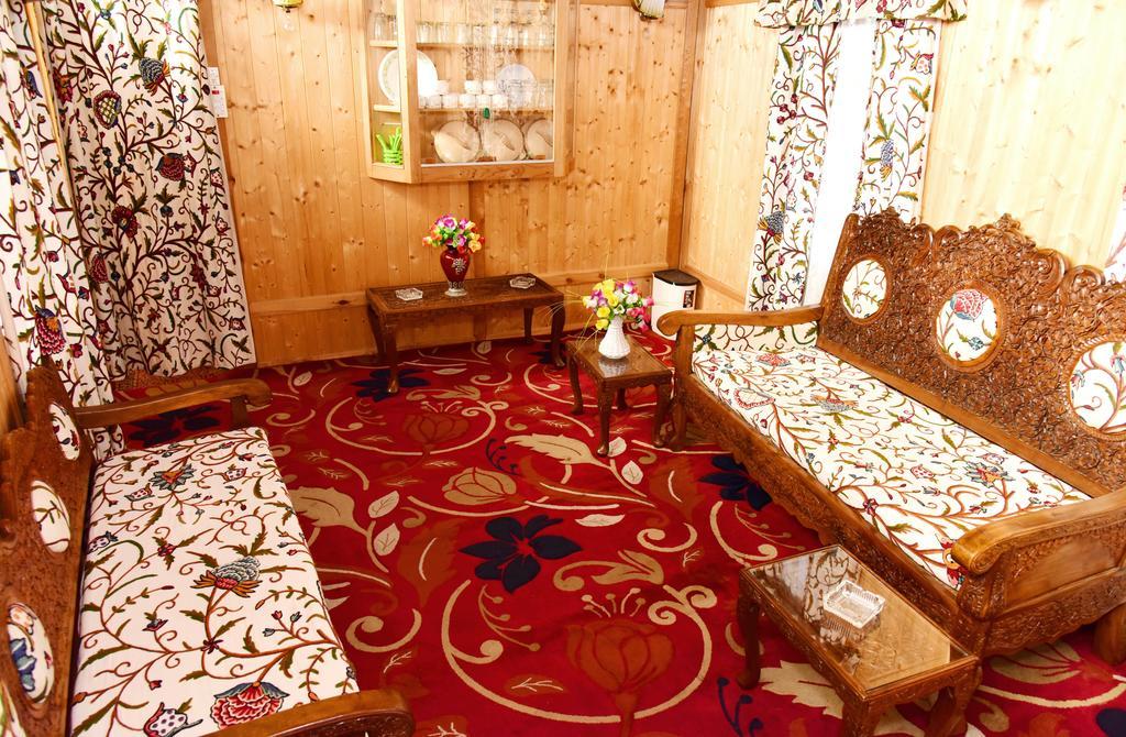 Hotel White House Group Of Houseboats à Srīnagar Extérieur photo