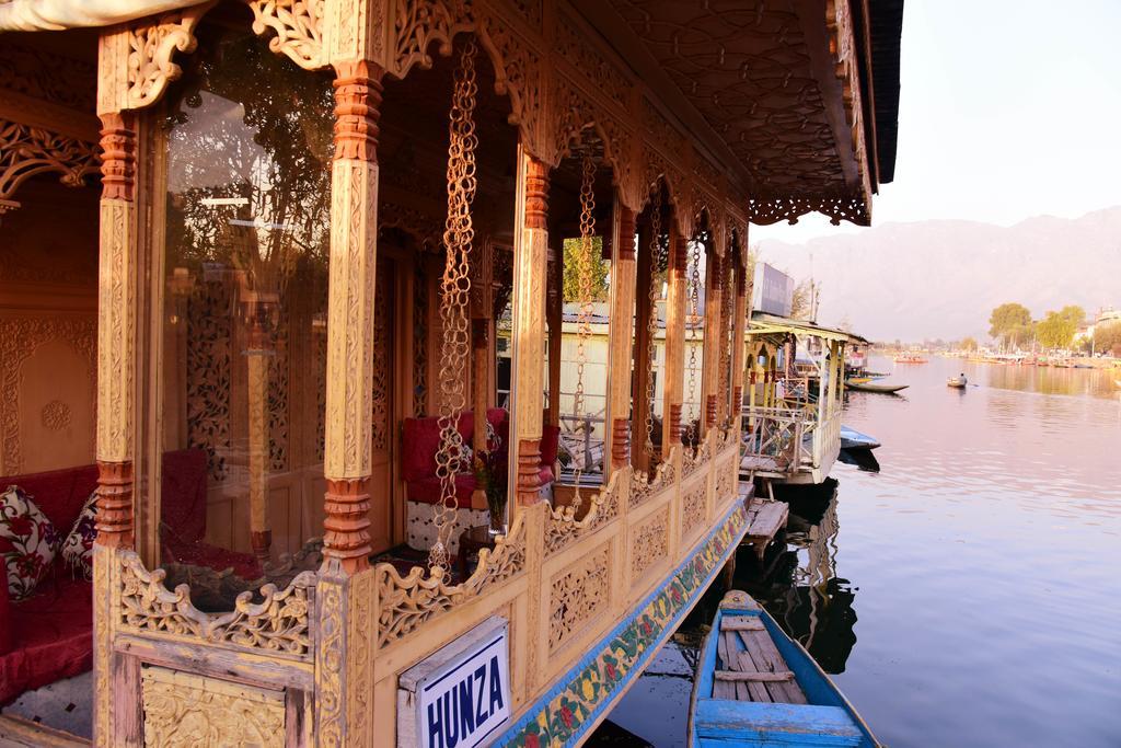 Hotel White House Group Of Houseboats à Srīnagar Extérieur photo