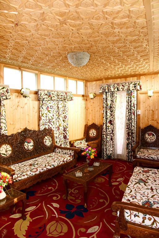 Hotel White House Group Of Houseboats à Srīnagar Extérieur photo