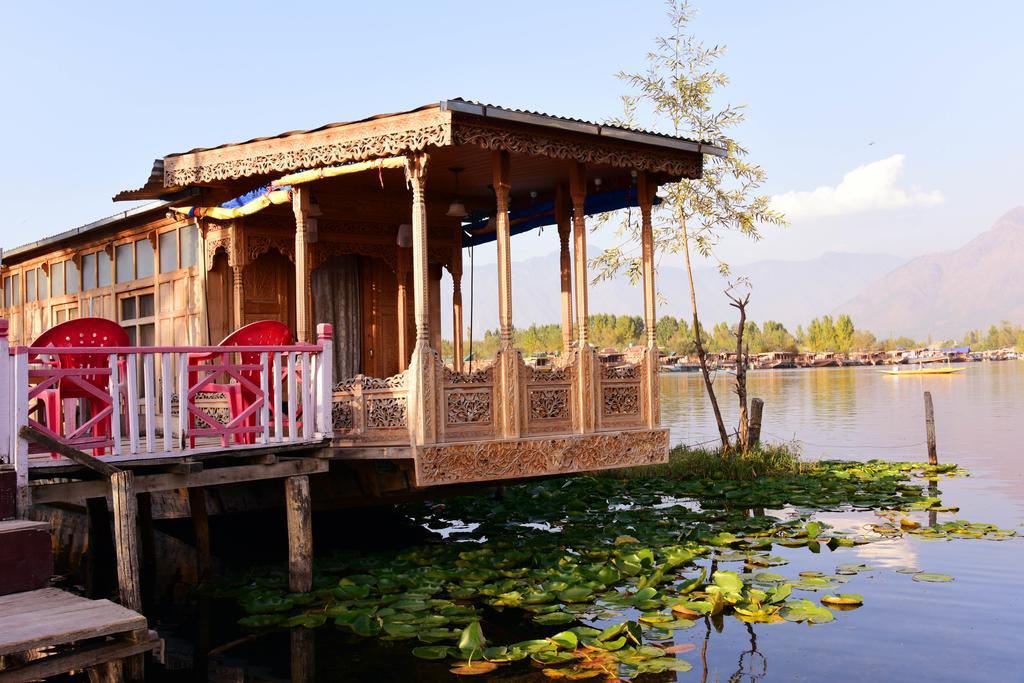 Hotel White House Group Of Houseboats à Srīnagar Extérieur photo