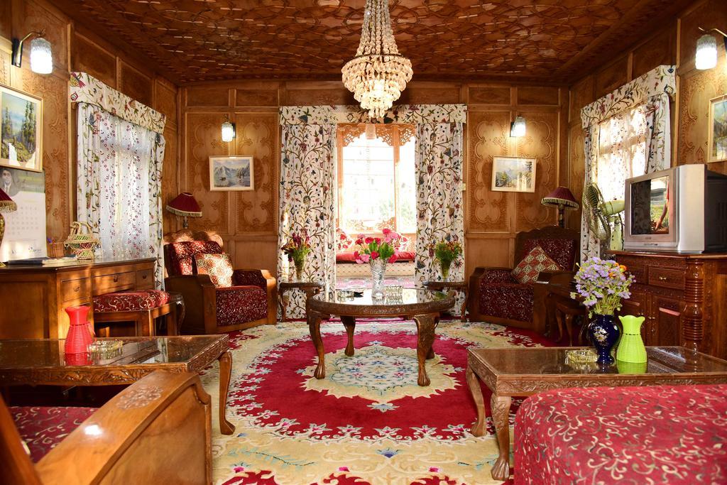 Hotel White House Group Of Houseboats à Srīnagar Extérieur photo