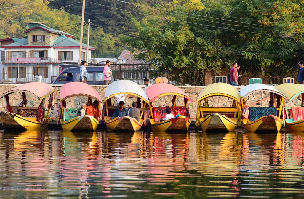 Hotel White House Group Of Houseboats à Srīnagar Extérieur photo