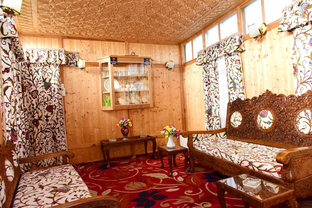 Hotel White House Group Of Houseboats à Srīnagar Extérieur photo