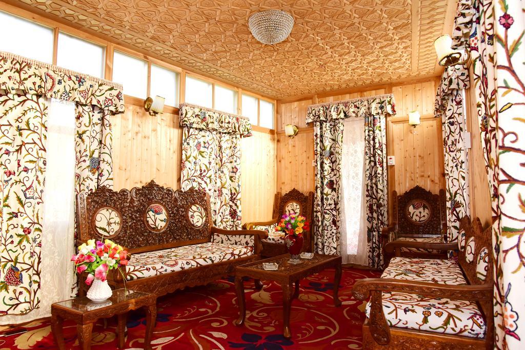 Hotel White House Group Of Houseboats à Srīnagar Extérieur photo