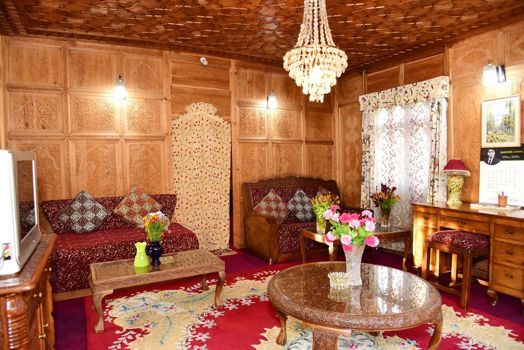 Hotel White House Group Of Houseboats à Srīnagar Extérieur photo