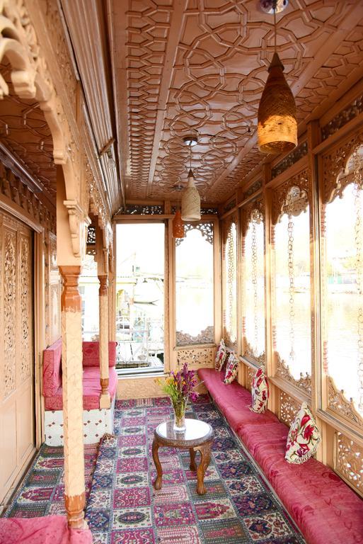 Hotel White House Group Of Houseboats à Srīnagar Extérieur photo
